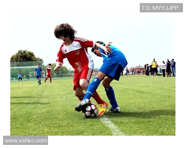 足球巨星亲授球技 揭秘明星收徒背后的训练理念与成长之路